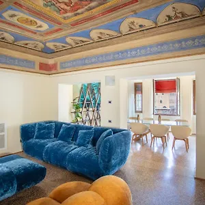 Urbanicooh Garisenda - Piazza Maggiore View Apartment Bologna